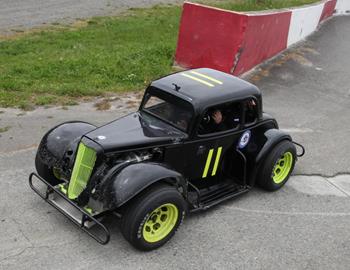 #11 Brett Murrell brings his Legend to the pits.