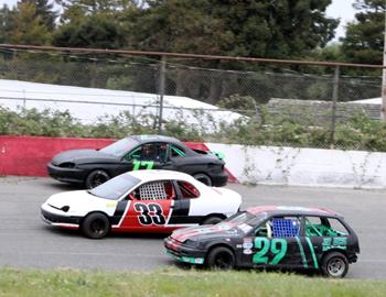 Three wide racing between #29 Jeremiah Martin, #33 Joe Natale and #17 Shawn Wildman.
