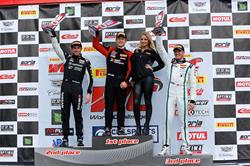 Davison storms to 2nd at Mosport