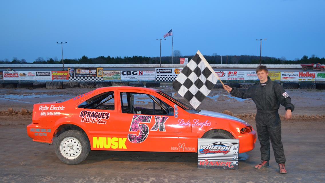 Winston Fans Watch Seven Heated Features despite Cold Temps