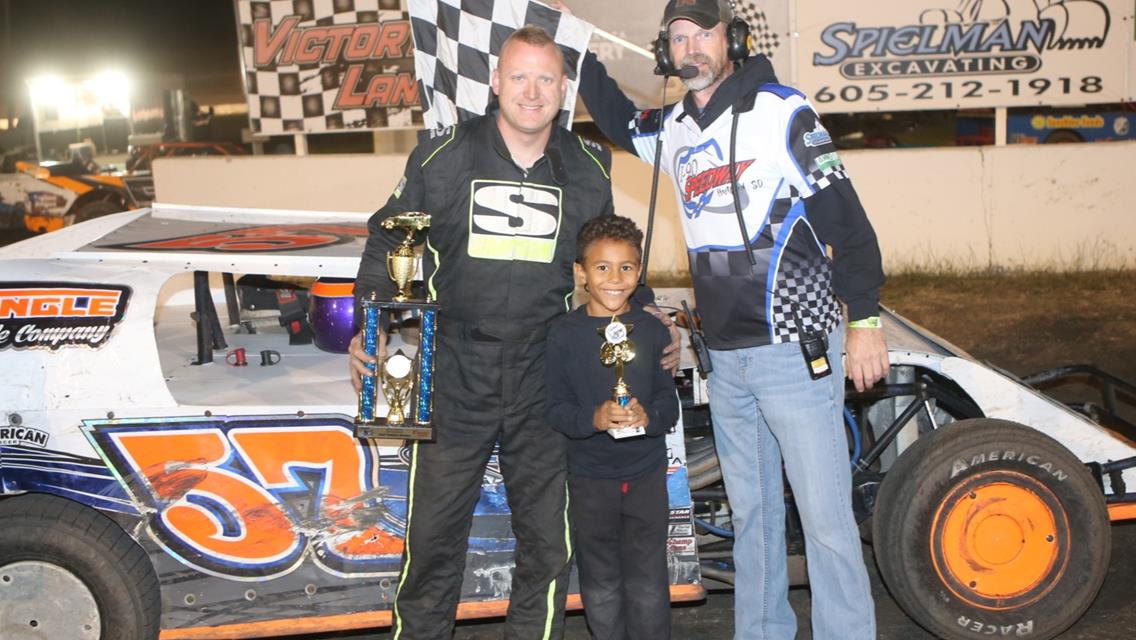 Goos ends I-90 Speedway title season with victory
