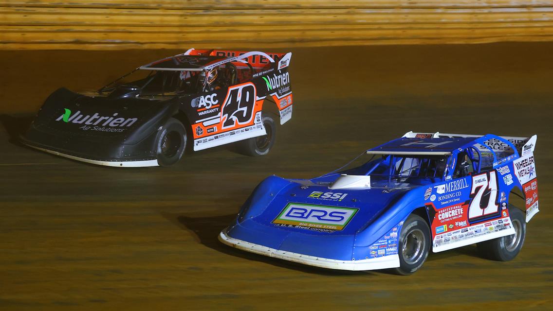Jonathan Davenport (49) and Hudson O'Neal (71) battle for the lead at Volunteer Speedway (Bulls Gap, Tenn.) on Thursday, Sept. 11. (Josh James Artwork image)