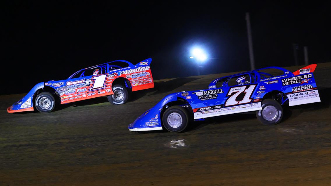 Brandon Sheppard leads Hudson O'Neal in the 2026 FloRacing Night in America opener at Spoon River Speedway on May 6.