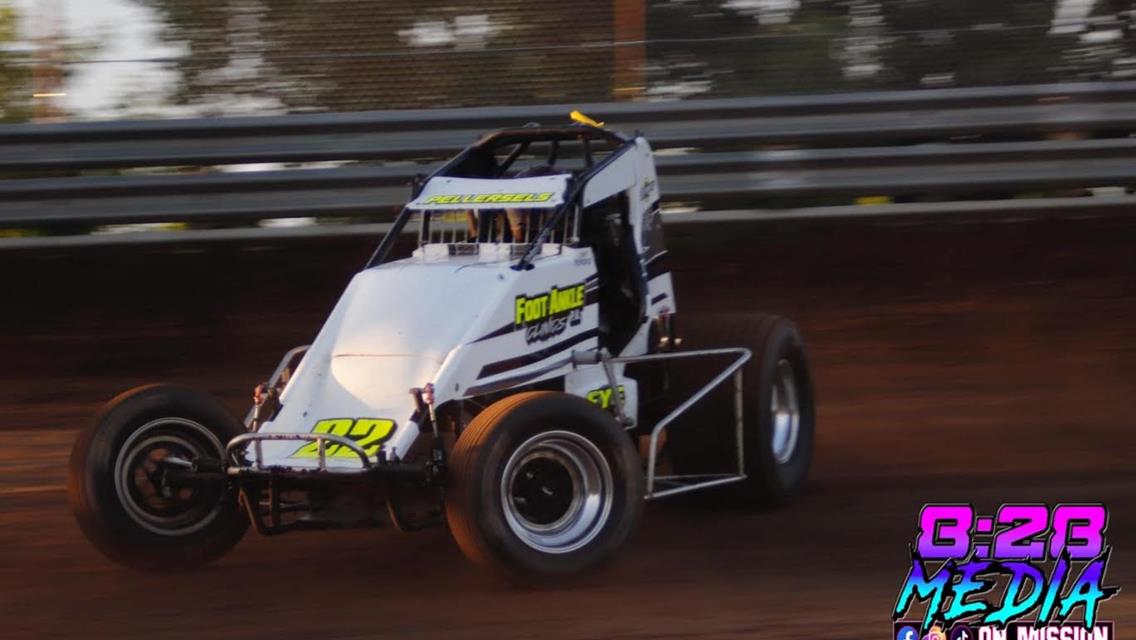 Jesse Glenz pilots Sprint Car at Thunder Hill Speedway