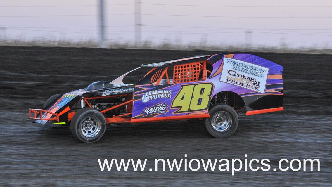 Moore repeat winner on Schaeffer Oil Night