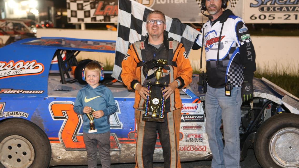 Goos tops sprint field as Gulbrandson makes I-90 Speedway history