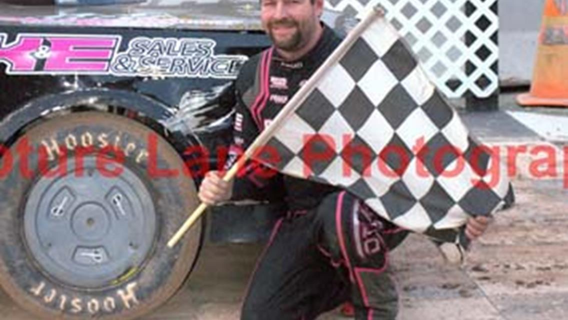 BENNETT STRIKES PAYDIRT IN OUTAGAMIE SEUBERT CALF RANCHES LATE MODEL LID-LIFTER