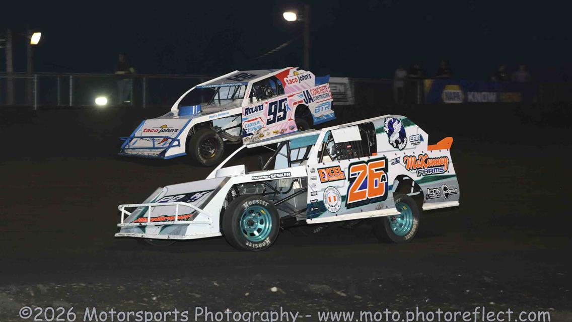 Huggins Hustles to Boone Mod Lite Victory; Modified Make-Up Feature Set for Saturday