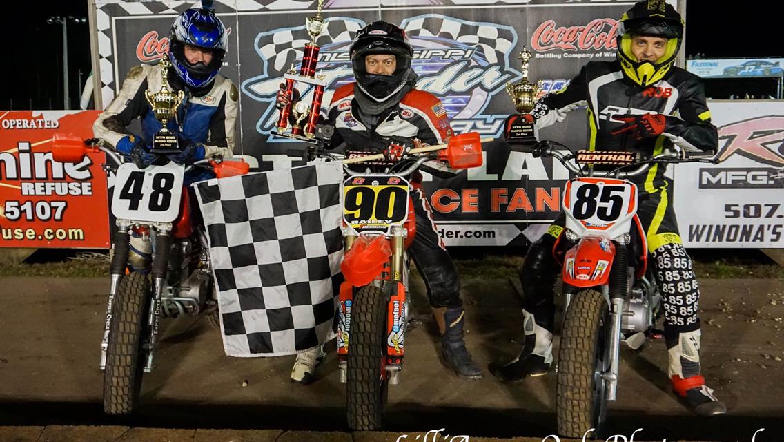 BAILEY FINALLY BREAKS INTO OUTLAW MADDOG $ERIES VICTORY LANE