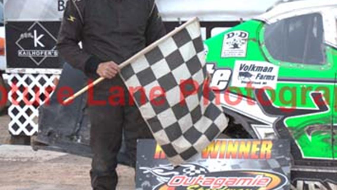 BENNETT STRIKES PAYDIRT IN OUTAGAMIE SEUBERT CALF RANCHES LATE MODEL LID-LIFTER