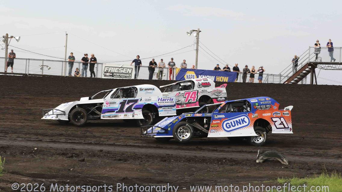 Huggins Hustles to Boone Mod Lite Victory; Modified Make-Up Feature Set for Saturday