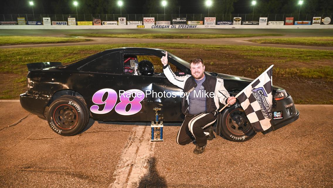 Corrigan Oil Speedway Beats Mother Nature for Autograph Night Presented By Shaheen Chevrolet Cadillac of Lansing, MI!