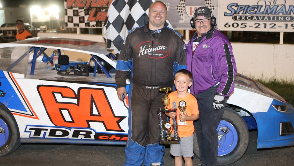 Estenson tops NOSA 410s at I-90 Speedway