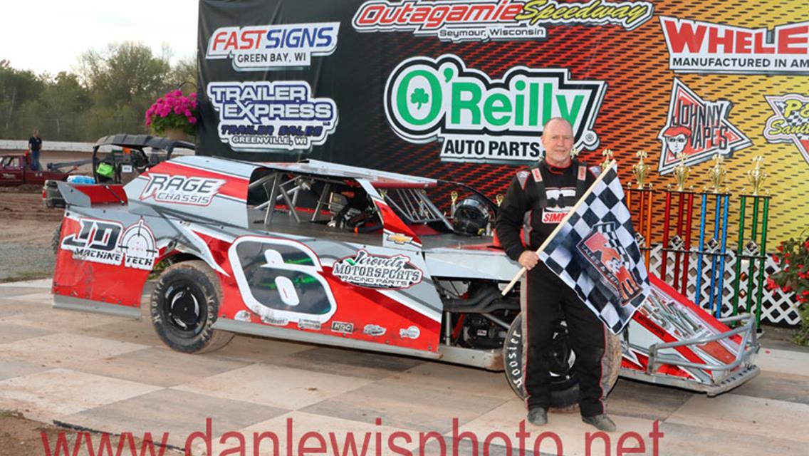 KONNOR WILINSKI NABS $1,750 MODIFIED PAYDAY AT OUTAGAMIE