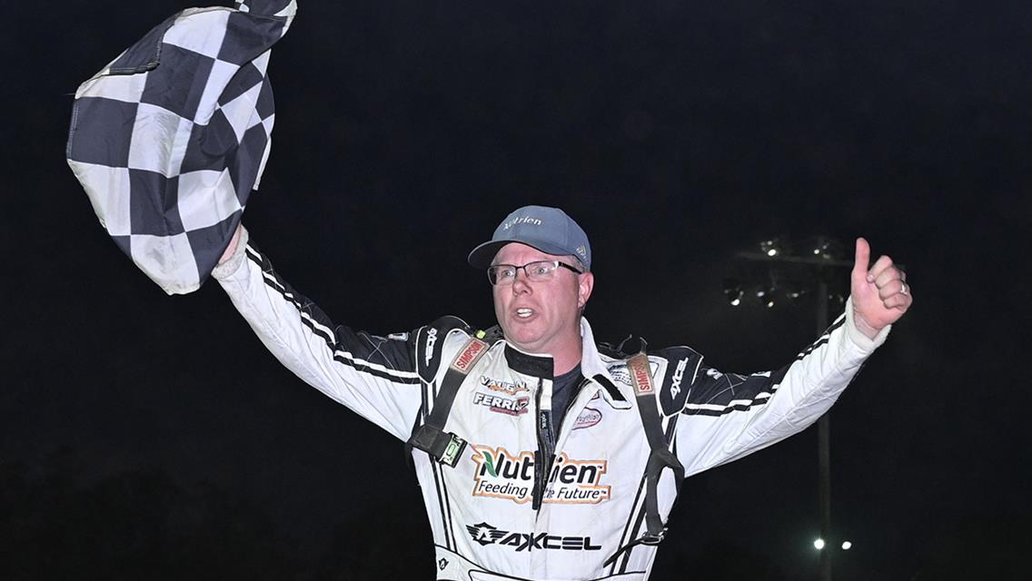 Klay wins makeup Thunderstock feature. TMez wows Non Wing with last lap pass, O’Connor shakes Modified woes, and power outage stops Keysor Memorial