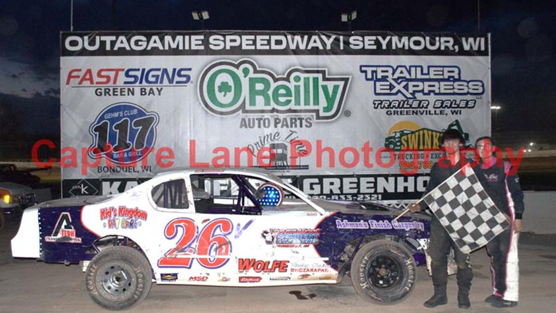 BENNETT STRIKES PAYDIRT IN OUTAGAMIE SEUBERT CALF RANCHES LATE MODEL LID-LIFTER