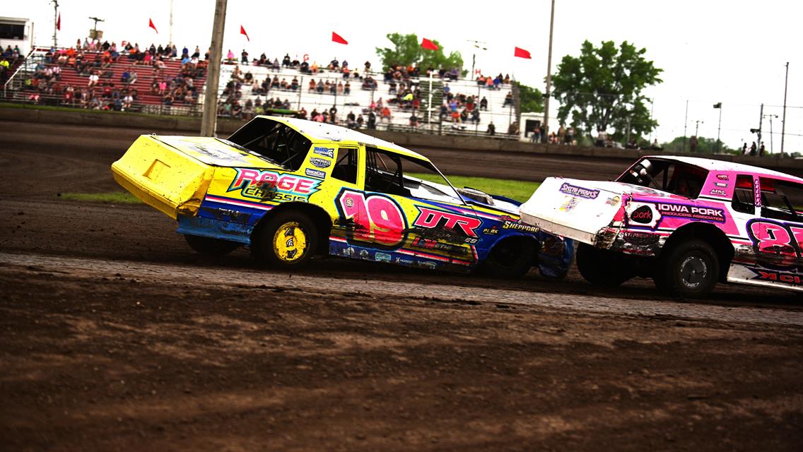 Huggins Hustles to Boone Mod Lite Victory; Modified Make-Up Feature Set for Saturday