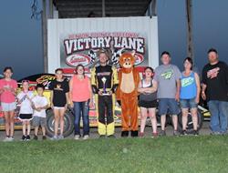 Chipp races to IMCA Modified checkers at Benton Co