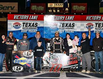 Kylan Garner claimed his second-straight POWRi Revival Super Dirt Series Championship.