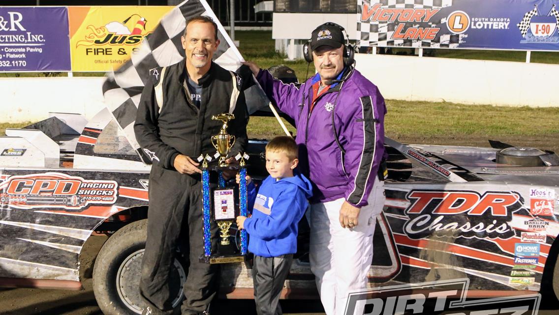 Ballenger tops IMCA sprints, VanderWeide king of the legends