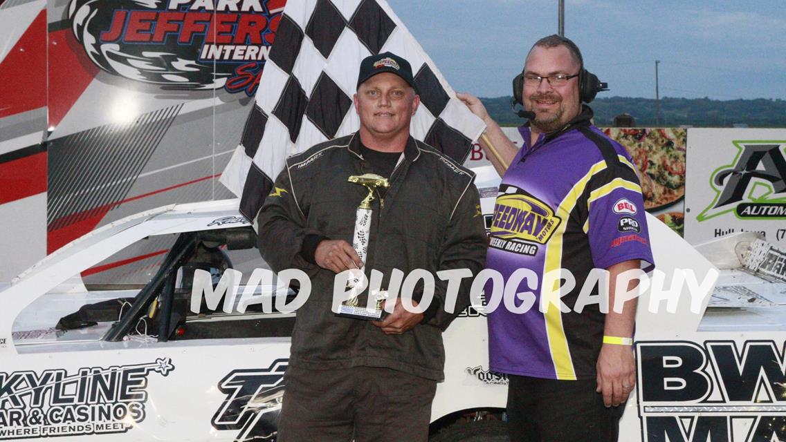 82 cars and perfect weather on Liberty Natl Bank Night at Park Jeff